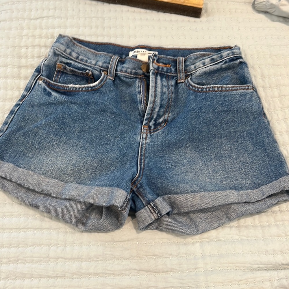 Billabong high waisted jean shorts size 26